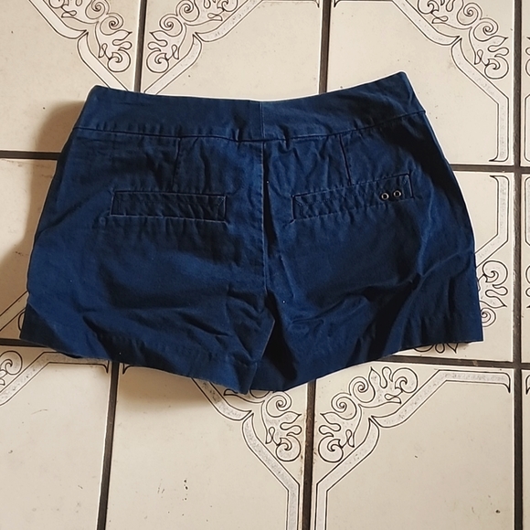 Women's shorts - Picture 3 of 3